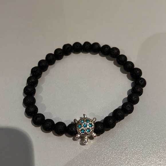 Black bracelet with turtle - Picture 2 of 2